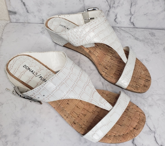 Donald J. Pliner Shoes - Donald J Pliner white Dylan faux Croc thong sandal sz 7